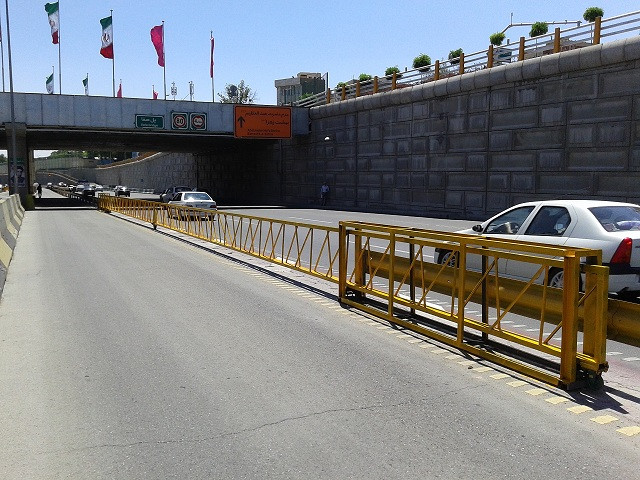 گیت اضطراری تقاطع اتوبان امام علی(ع).تندرو به اتوبوس رو.تهران.