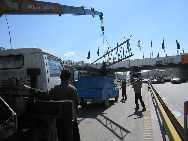 نصب گیت اضطراری در اتوبان امام علی(ع).تهران.